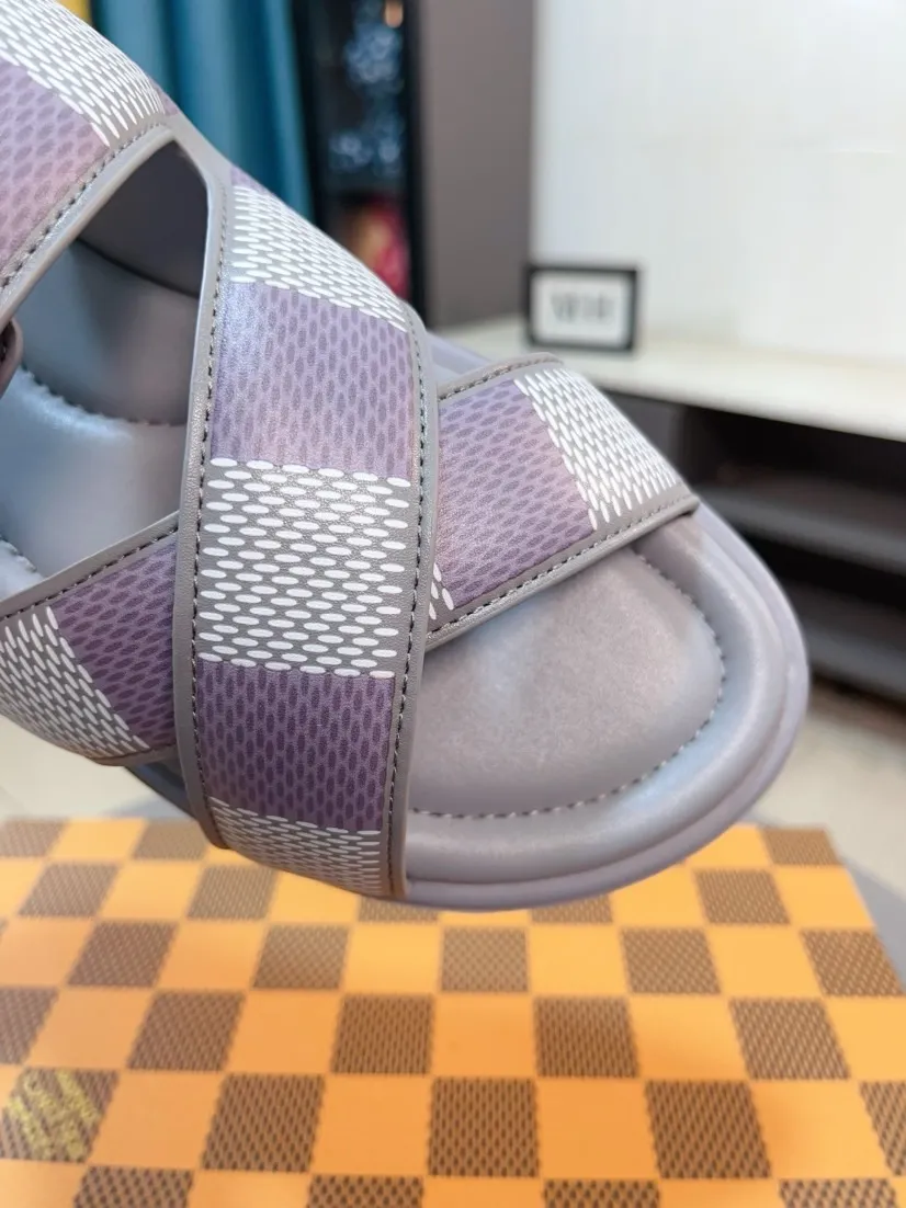 Men's shoes 💰380🌹🌹 (lv-Louis Vuitton) New men's slippers, high-end boutique, exquisite embossed logo decoration on the upper, fine workmanship, super soft soles, casual, loose and comfortable, a must-have in summer! \nsize：38-44